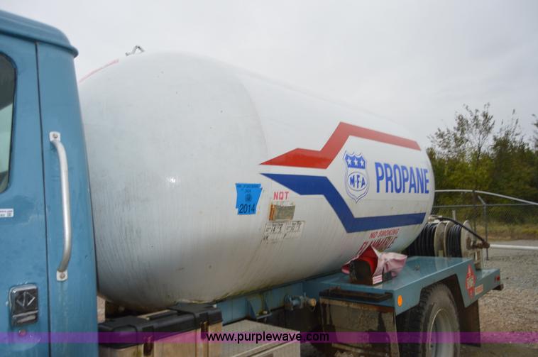 image for item AY9480 1995 International 4900 propane truck