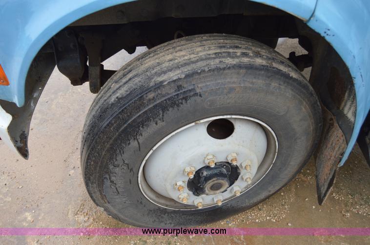 image for item AY9480 1995 International 4900 propane truck