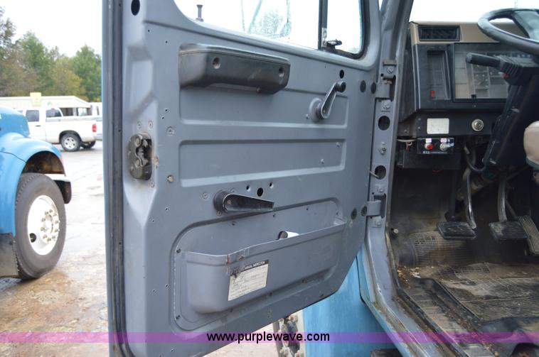 image for item AY9480 1995 International 4900 propane truck