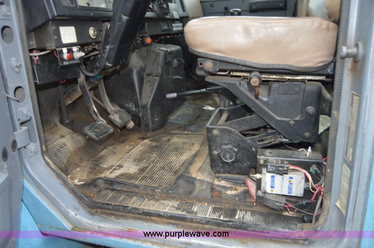 image for item AY9480 1995 International 4900 propane truck