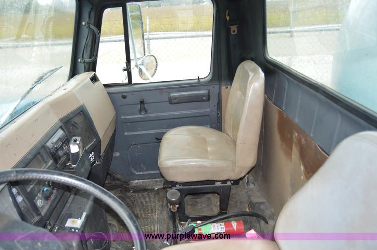 image for item AY9480 1995 International 4900 propane truck