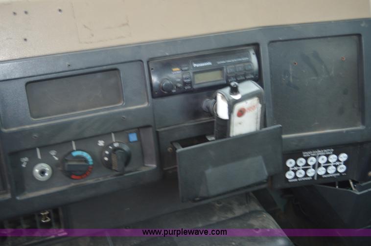 image for item AY9480 1995 International 4900 propane truck