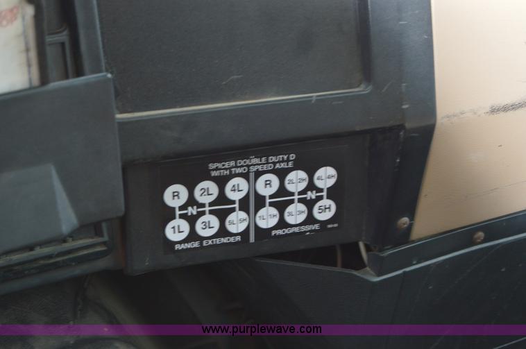 image for item AY9480 1995 International 4900 propane truck