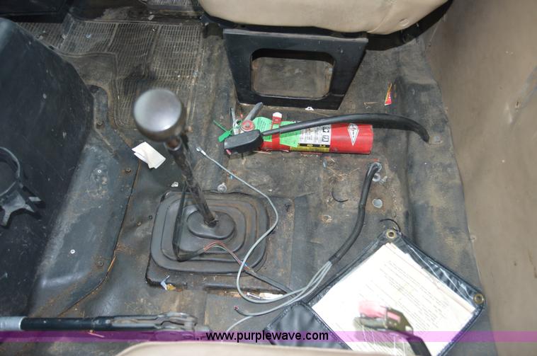 image for item AY9480 1995 International 4900 propane truck