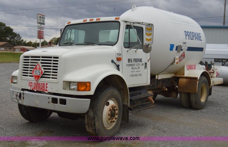 image for item AY9481 1992 International 4900 propane truck