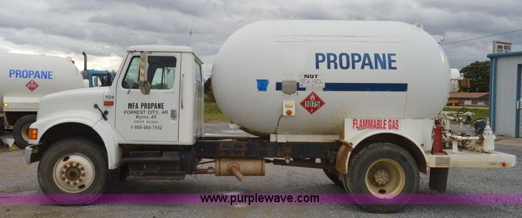 image for item AY9481 1992 International 4900 propane truck