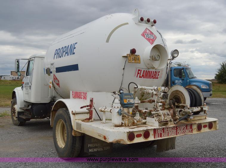 image for item AY9481 1992 International 4900 propane truck