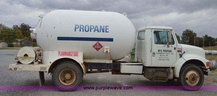 image for item AY9481 1992 International 4900 propane truck