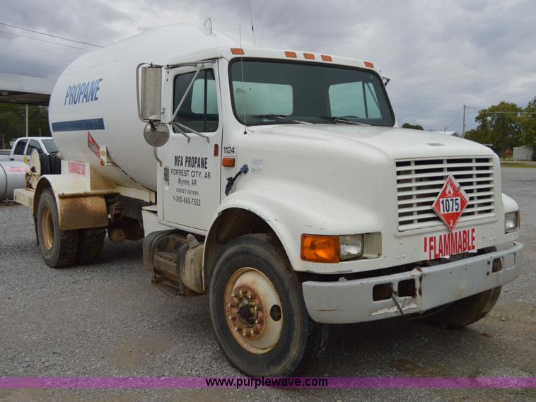 image for item AY9481 1992 International 4900 propane truck