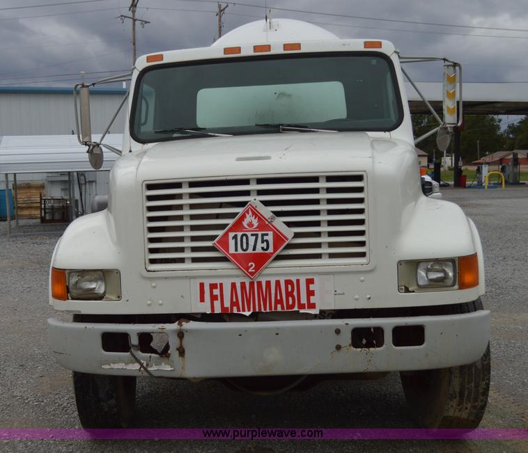 image for item AY9481 1992 International 4900 propane truck