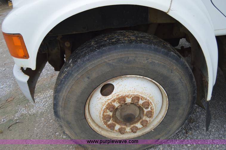 image for item AY9481 1992 International 4900 propane truck