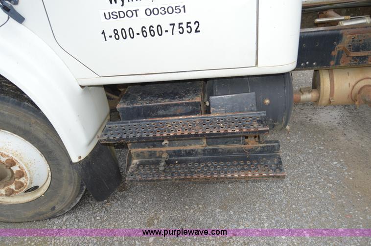 image for item AY9481 1992 International 4900 propane truck