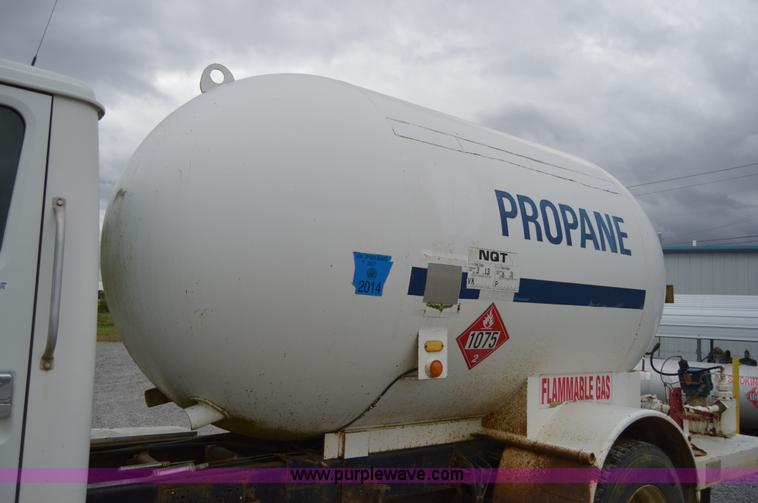 image for item AY9481 1992 International 4900 propane truck