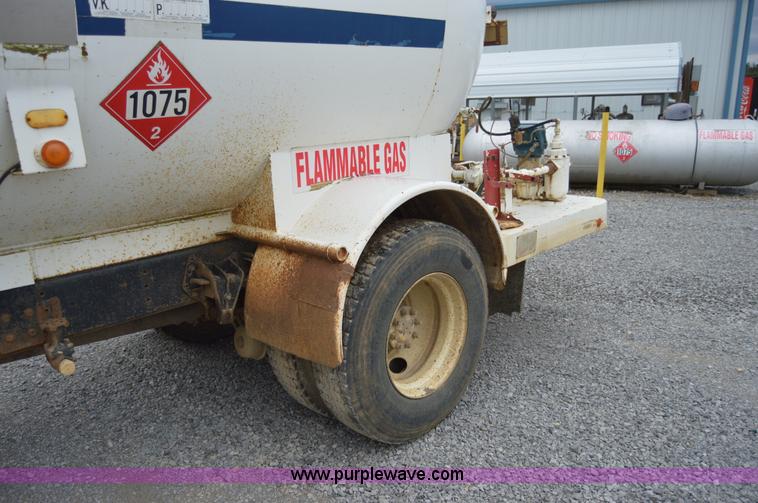 image for item AY9481 1992 International 4900 propane truck