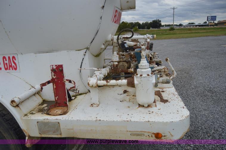 image for item AY9481 1992 International 4900 propane truck