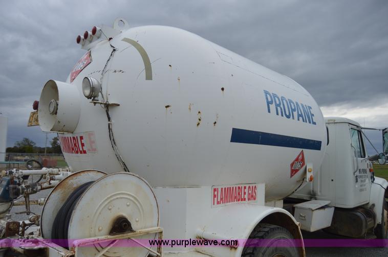 image for item AY9481 1992 International 4900 propane truck