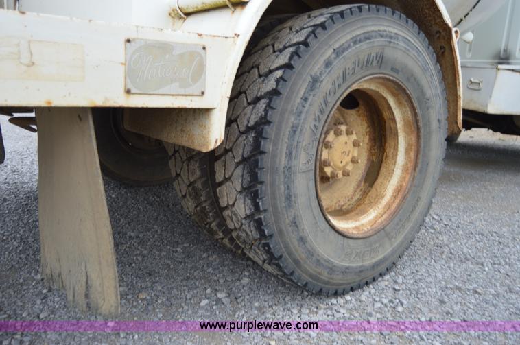 image for item AY9481 1992 International 4900 propane truck