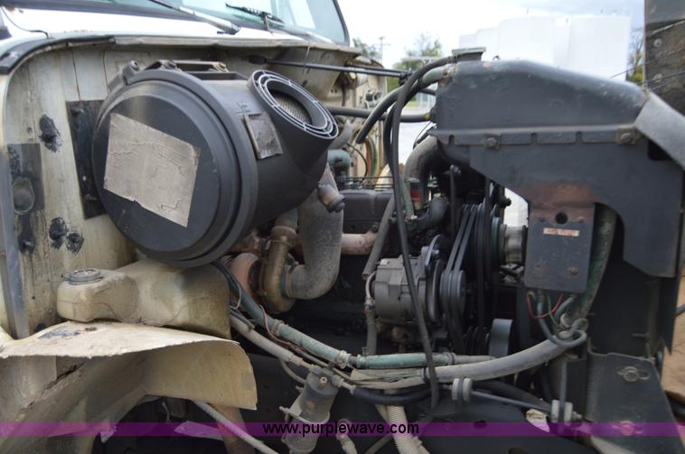 image for item AY9481 1992 International 4900 propane truck