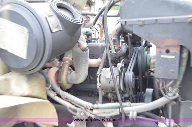 image for item AY9481 1992 International 4900 propane truck