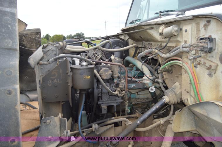 image for item AY9481 1992 International 4900 propane truck