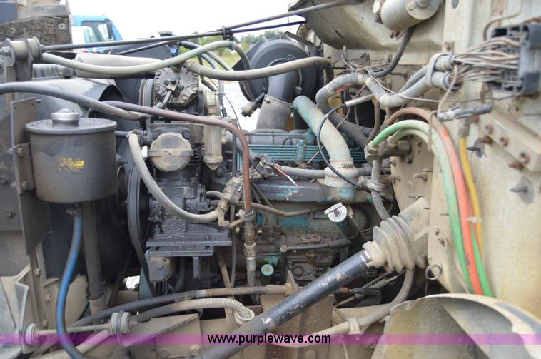 image for item AY9481 1992 International 4900 propane truck