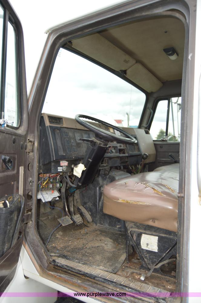 image for item AY9481 1992 International 4900 propane truck