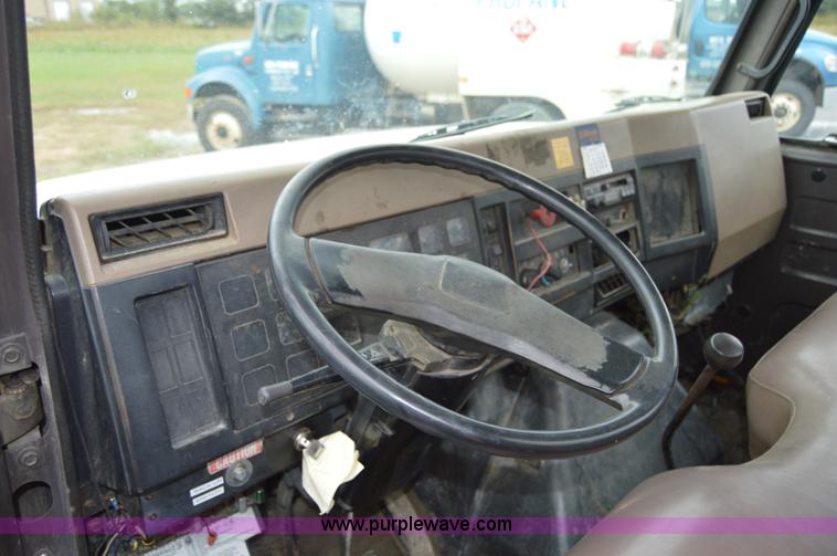 image for item AY9481 1992 International 4900 propane truck