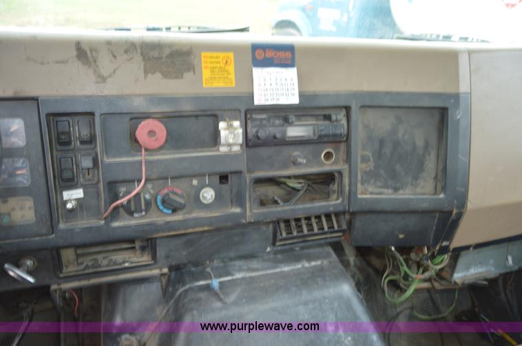 image for item AY9481 1992 International 4900 propane truck