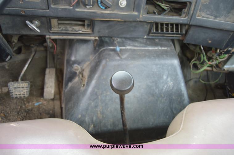 image for item AY9481 1992 International 4900 propane truck