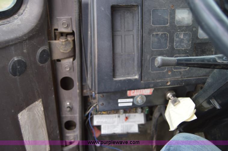 image for item AY9481 1992 International 4900 propane truck