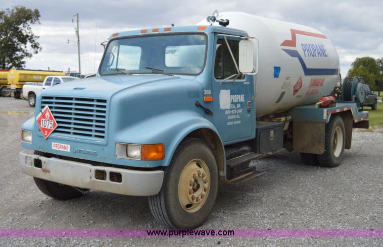 image for item AY9482 1990 International 4700 propane truck