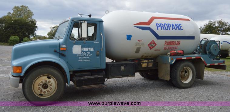 image for item AY9482 1990 International 4700 propane truck