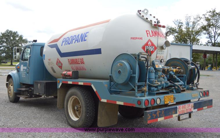 image for item AY9482 1990 International 4700 propane truck