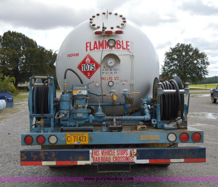 image for item AY9482 1990 International 4700 propane truck