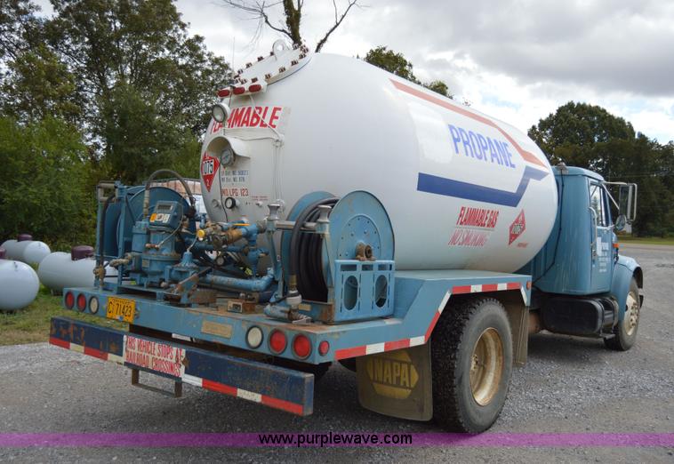 image for item AY9482 1990 International 4700 propane truck