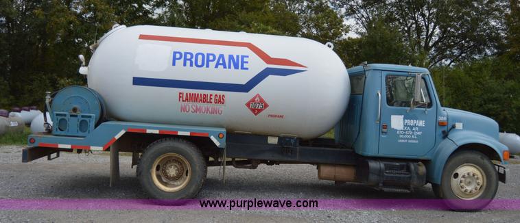 image for item AY9482 1990 International 4700 propane truck
