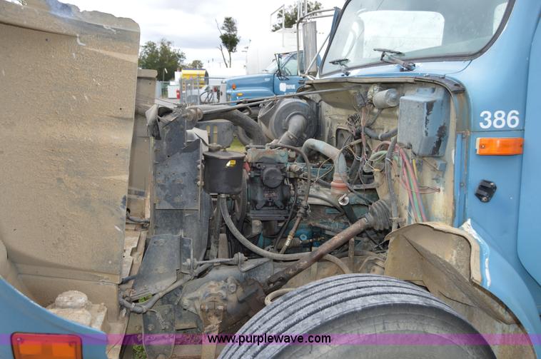 image for item AY9482 1990 International 4700 propane truck