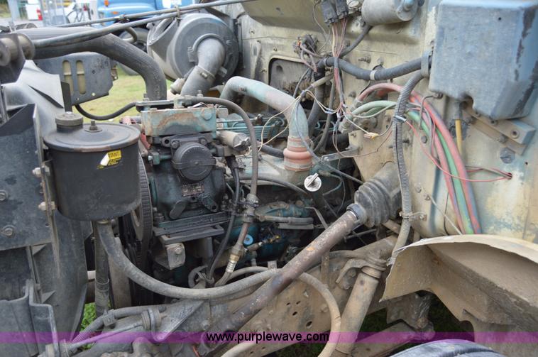 image for item AY9482 1990 International 4700 propane truck