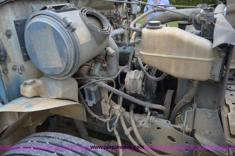 image for item AY9482 1990 International 4700 propane truck