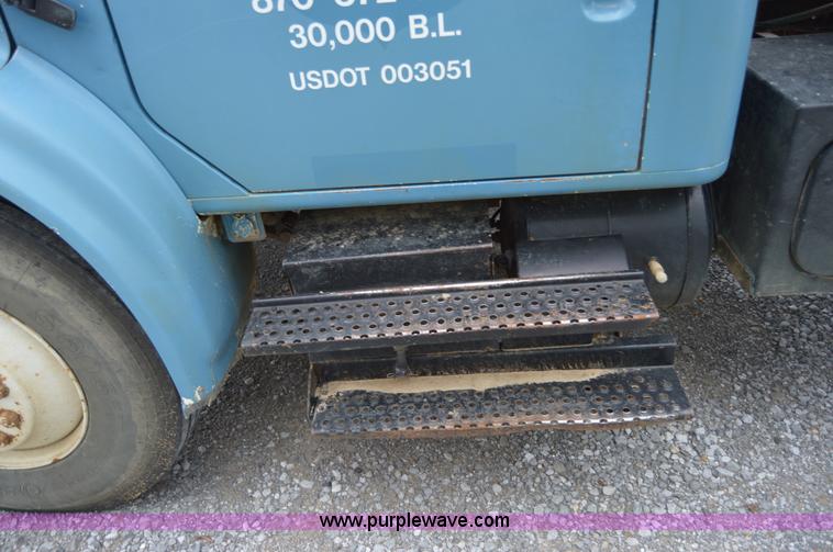 image for item AY9482 1990 International 4700 propane truck