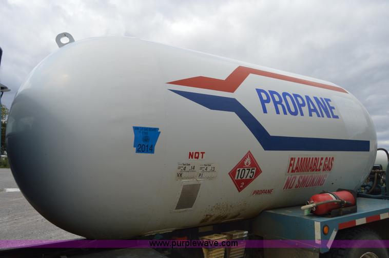 image for item AY9482 1990 International 4700 propane truck