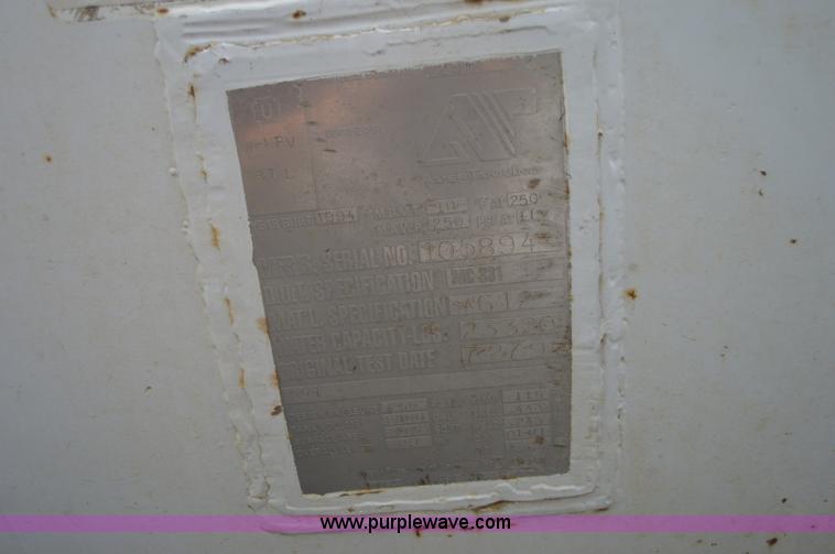 image for item AY9482 1990 International 4700 propane truck