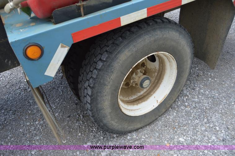 image for item AY9482 1990 International 4700 propane truck