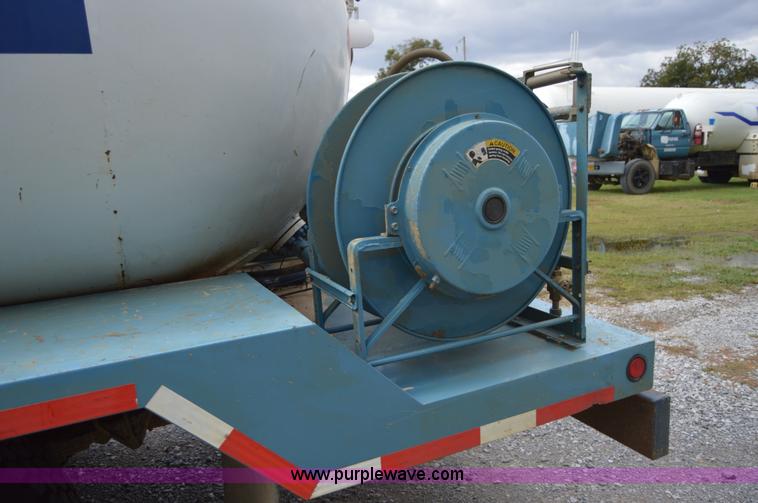 image for item AY9482 1990 International 4700 propane truck