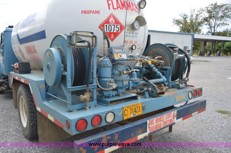 image for item AY9482 1990 International 4700 propane truck
