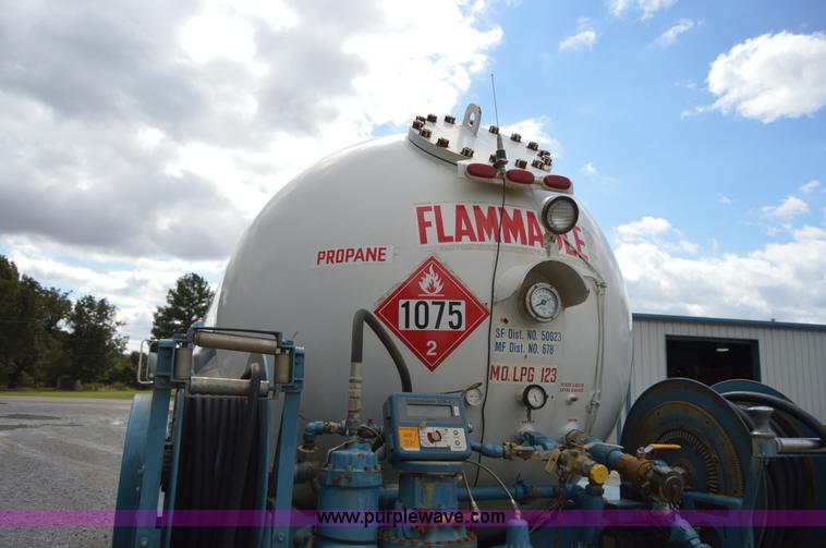 image for item AY9482 1990 International 4700 propane truck