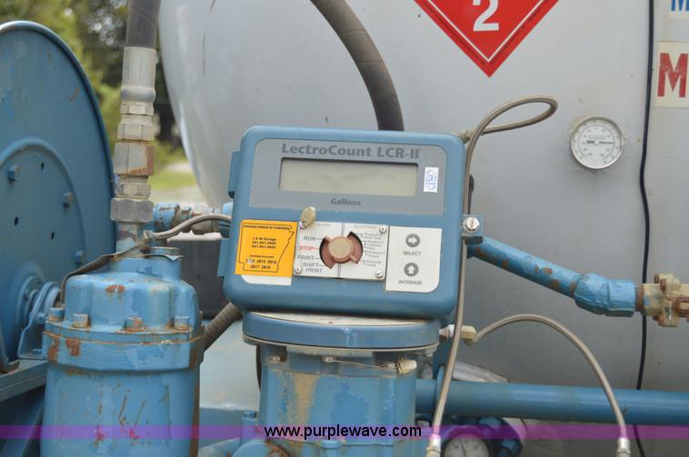 image for item AY9482 1990 International 4700 propane truck