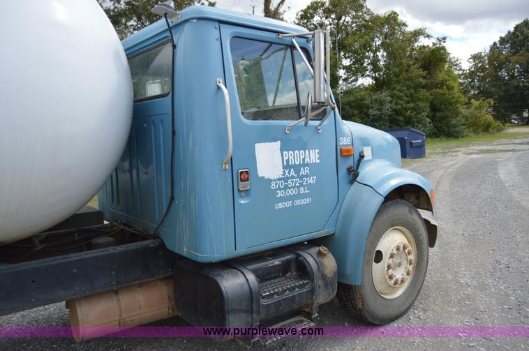 image for item AY9482 1990 International 4700 propane truck