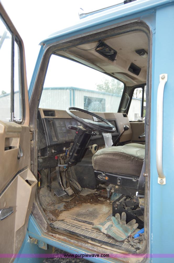 image for item AY9482 1990 International 4700 propane truck