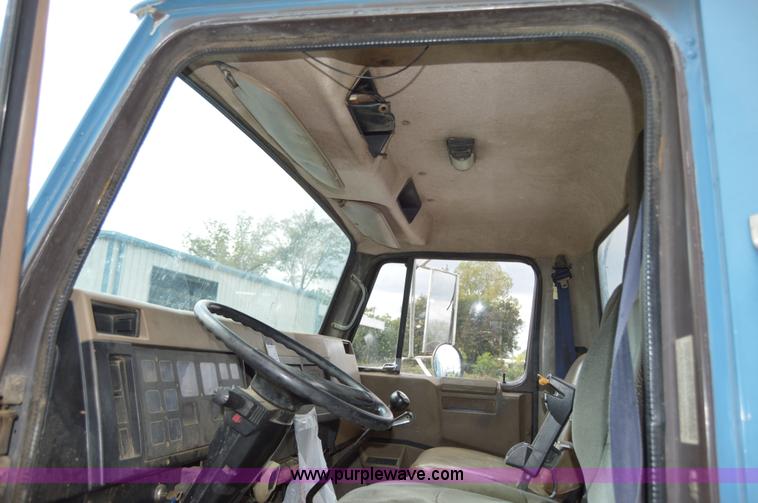 image for item AY9482 1990 International 4700 propane truck